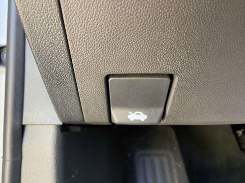 Used 2025 Chevrolet Equinox RS w/ Safety and Technology Package FWD image 33