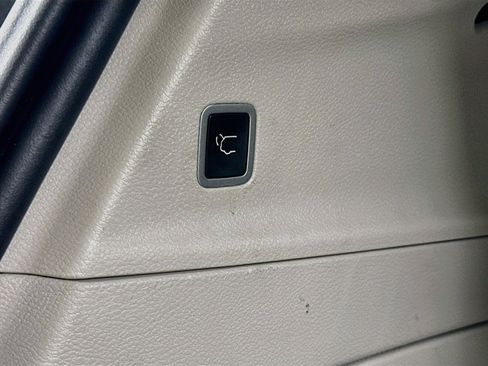 Used 2024 Chrysler Pacifica Touring-L FWD image 28