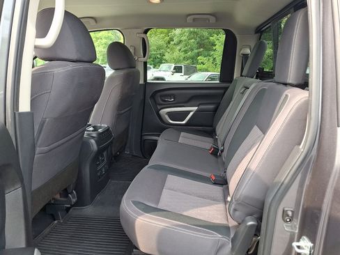 Used 2022 Nissan Titan SV w/ SV Convenience Package AWD/4WD image 11