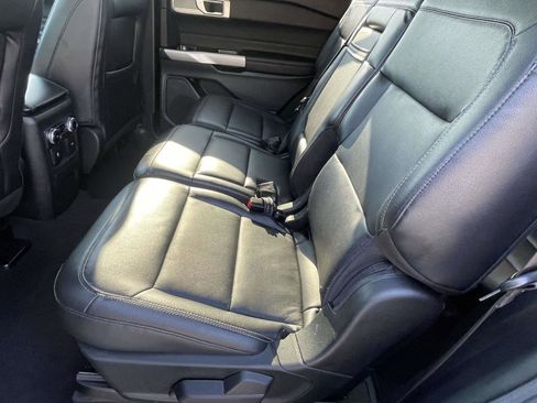 Used 2023 Ford Explorer Limited AWD/4WD image 10