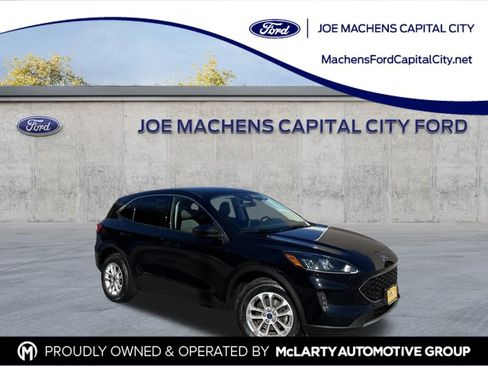Certified 2022 Ford Escape SE w/ Cold Weather Package image 1