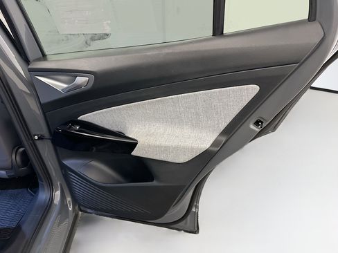 Used 2024 Volkswagen ID.4 Pro image 31