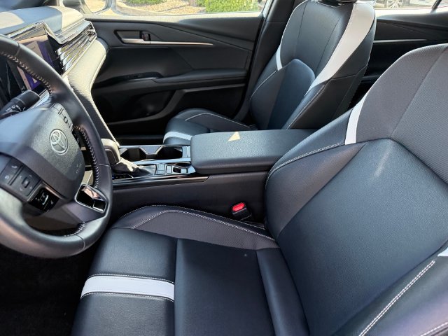 Used 2025 Toyota Camry SE FWD image 12