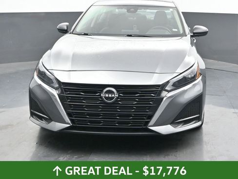 Used 2024 Nissan Altima 2.5 SV image 5