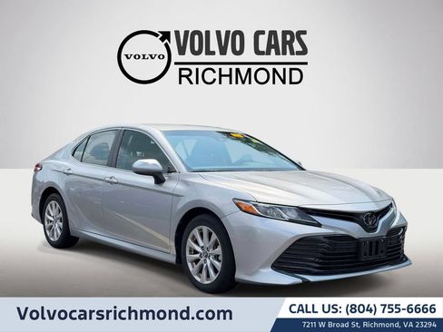 Used 2018 Toyota Camry LE FWD image 1