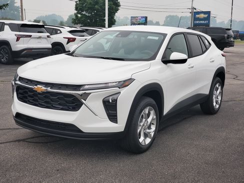 New 2026 Chevrolet Trax LS w/ LS Convenience Package FWD image 4