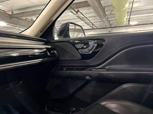 Certified 2023 Lincoln Aviator AWD image 19