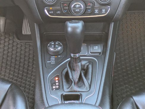 Used 2021 Jeep Cherokee Trailhawk w/ Trailer Tow Group image 20