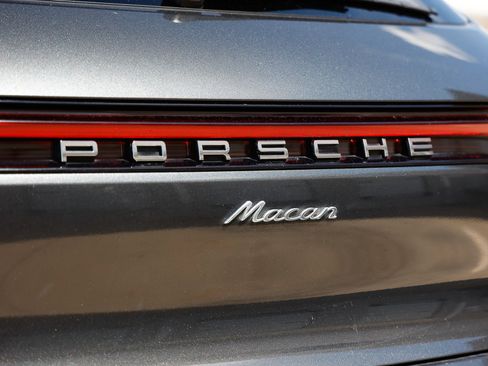 Used 2019 Porsche Macan AWD/4WD image 46