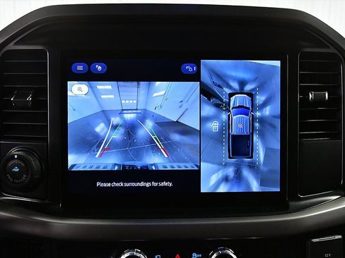 Used 2025 Ford F150 Lightning XLT image 29