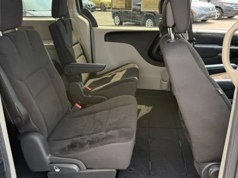 Used 2018 Dodge Grand Caravan SE w/ UConnect Hands-Free Group FWD image 25