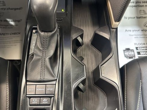 Used 2025 Toyota Camry SE image 32