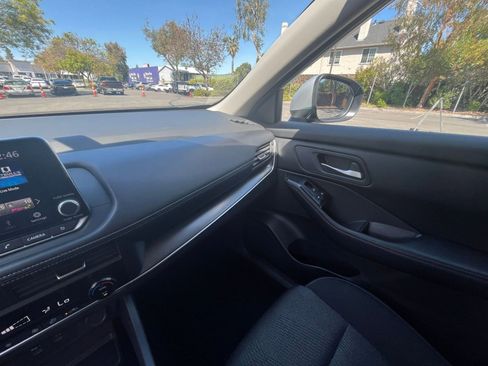 Used 2025 Nissan Rogue SV image 37