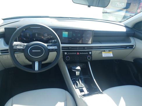 New 2026 Hyundai Tucson SEL FWD image 18