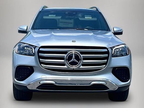 Used 2025 Mercedes-Benz GLS 450 4MATIC image 3