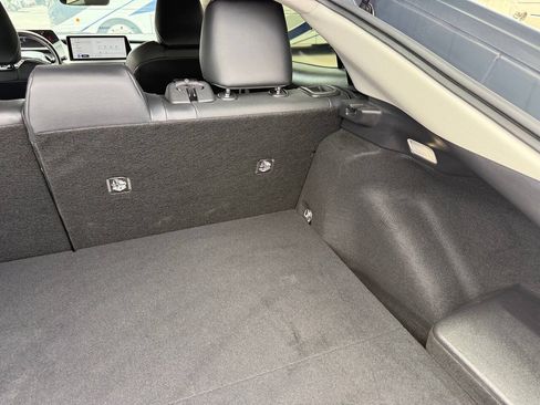 Used 2025 Toyota Prius XLE AWD/4WD image 29