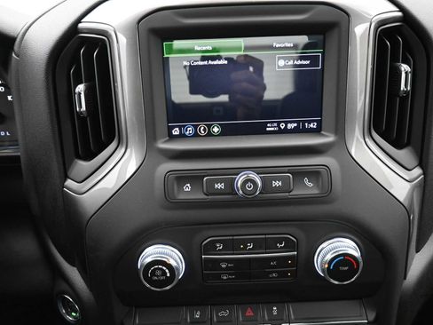 Used 2025 GMC Sierra 2500 Pro w/ Convenience Package image 19