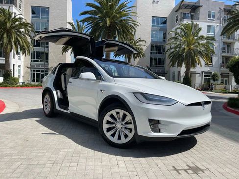 Used 2018 Tesla Model X 100D AWD/4WD image 8