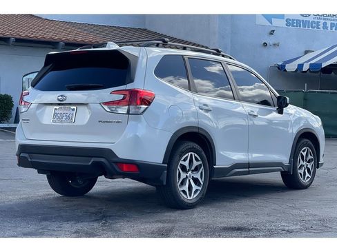 Used 2023 Subaru Forester Premium image 5