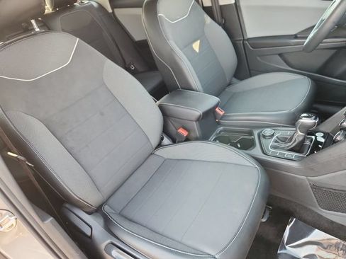 Certified 2023 Volkswagen Taos SE w/ Panoramic Sunroof Package AWD/4WD image 13