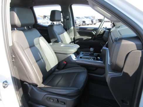 Certified 2022 GMC Sierra 1500 SLT w/ SLT Premium Package AWD/4WD image 23