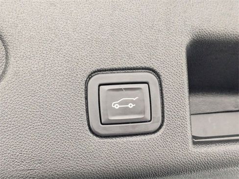 Used 2020 Chevrolet Equinox LT image 29