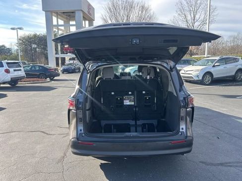 Used 2024 Toyota Sienna LE image 8