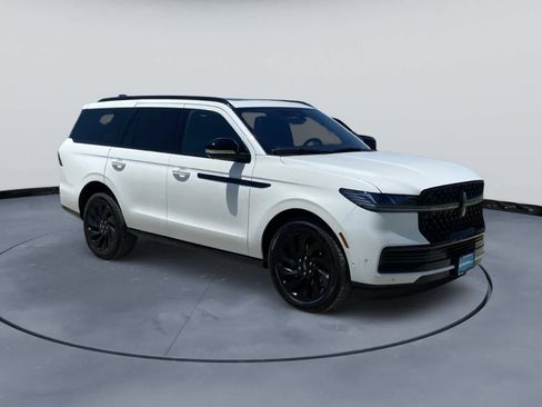Used 2025 Lincoln Navigator Reserve w/ Jet Appearance Package AWD/4WD image 3