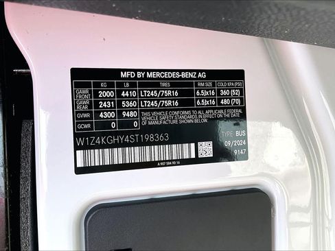 Used 2025 Mercedes-Benz Sprinter 2500 image 38