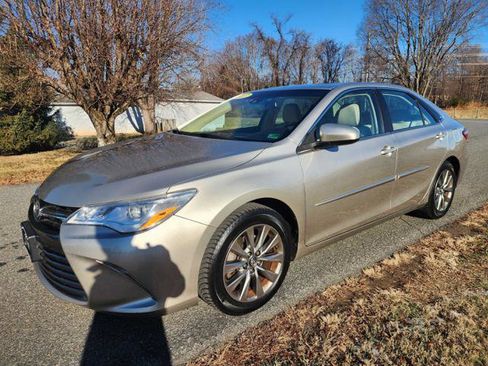 Used 2017 Toyota Camry XLE image 2