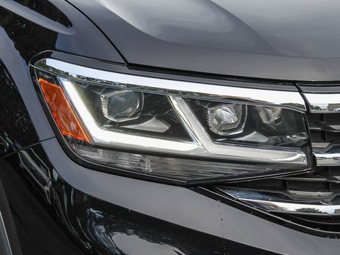 Used 2022 Volkswagen Atlas SE w/ Black Wheel Package image 4