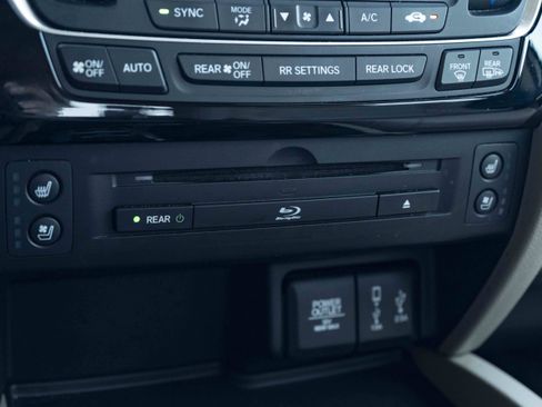 Used 2018 Honda Pilot Elite image 32