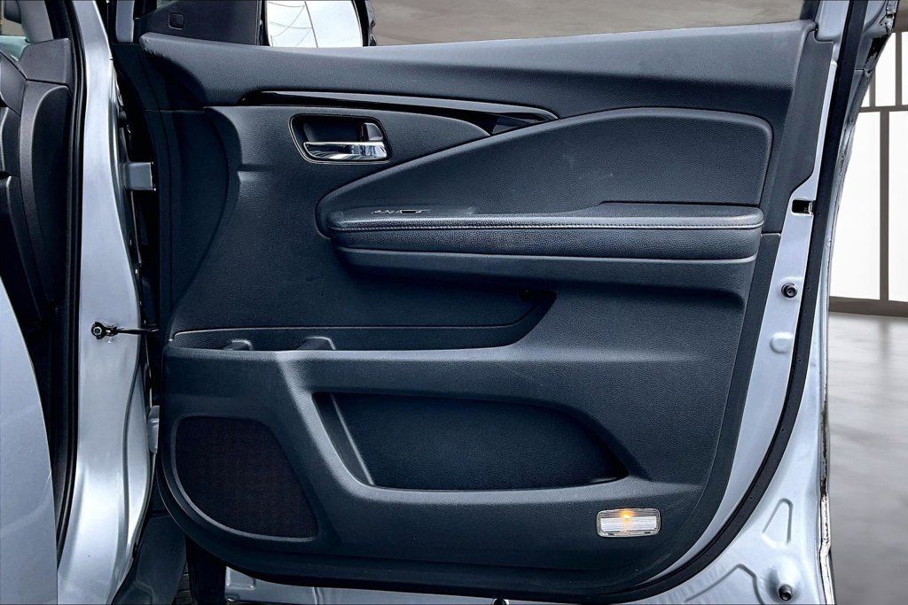 Used 2017 Honda Pilot Elite image 24