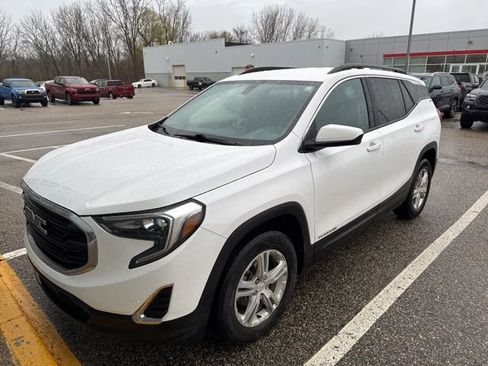 Used 2018 GMC Terrain SLE w/ Driver Convenience Package image 4