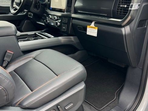 New 2026 Ford F250 Lariat w/ Black Appearance Package image 15