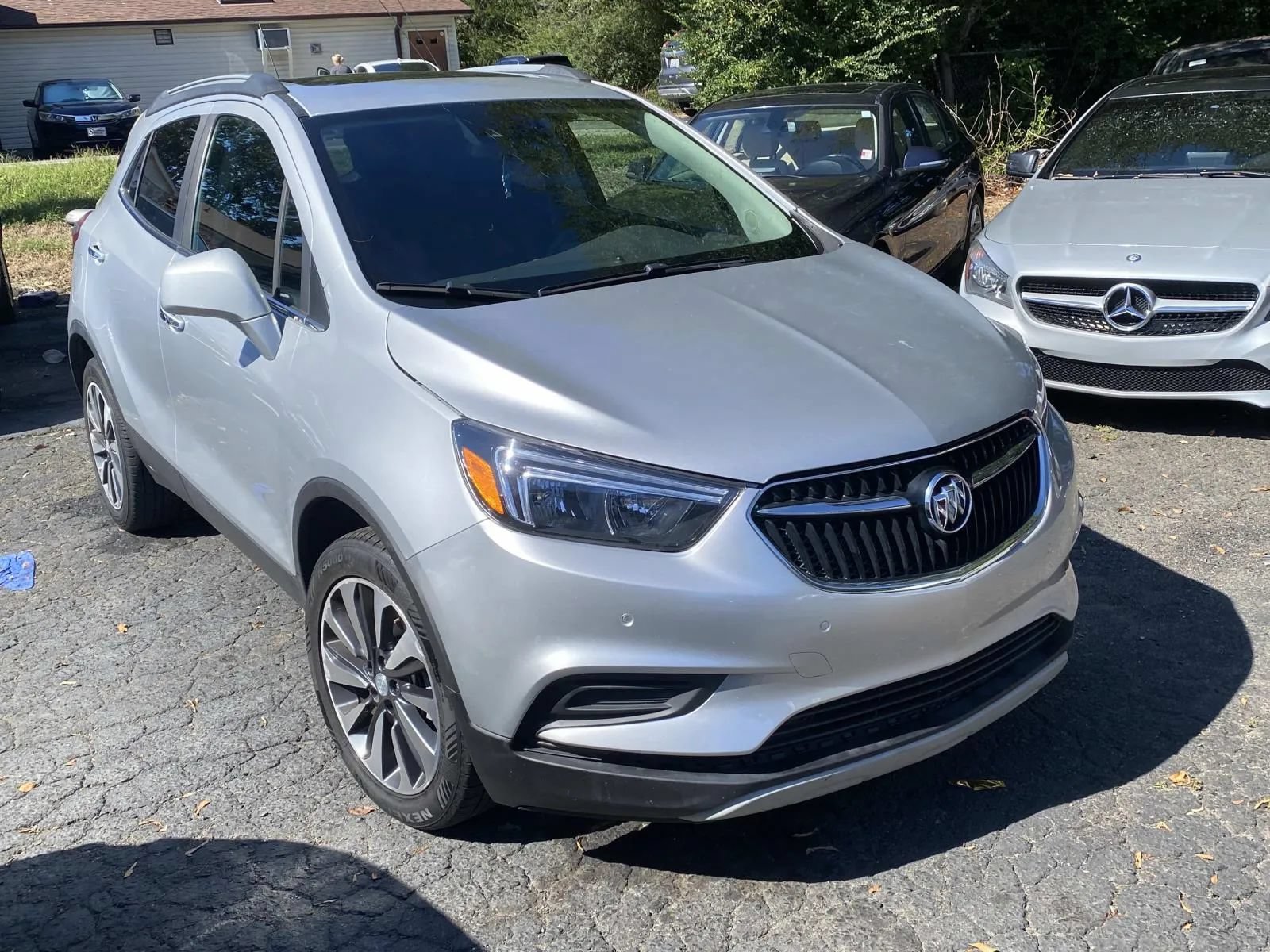 Used 2021 Buick Encore Preferred w/ Safety Package II AWD/4WD image 1