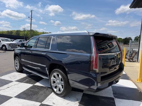 Used 2020 Cadillac Escalade ESV Luxury RWD image 8