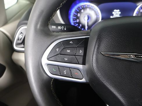 Used 2023 Chrysler Pacifica Touring-L FWD image 41