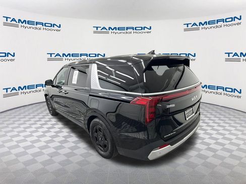 Used 2025 Kia Carnival FWD image 3