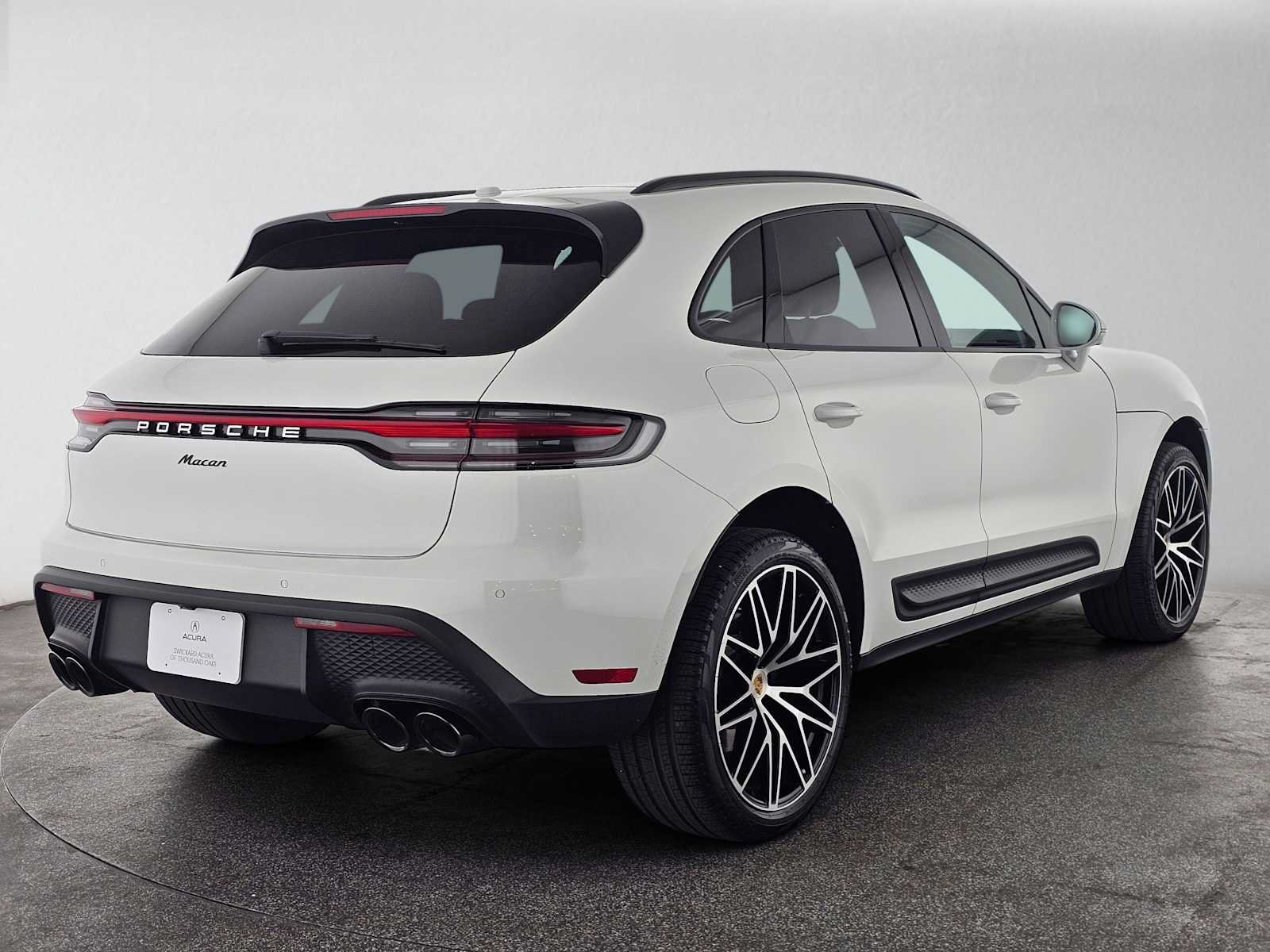 Used 2026 Porsche Macan AWD/4WD image 3