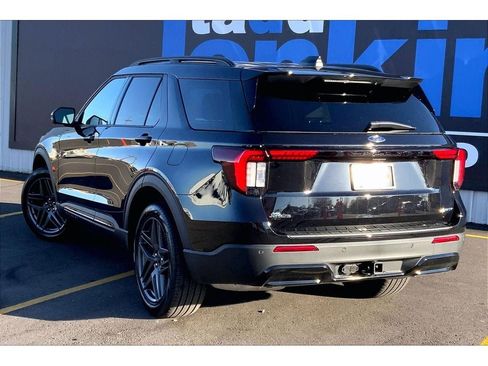 New 2026 Ford Explorer ST-Line AWD/4WD image 3