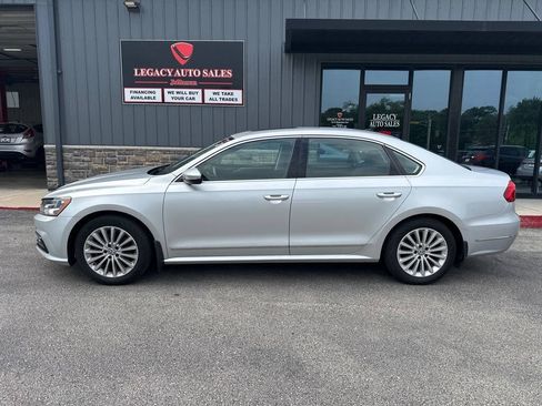 Used 2016 Volkswagen Passat 1.8T SE FWD image 2