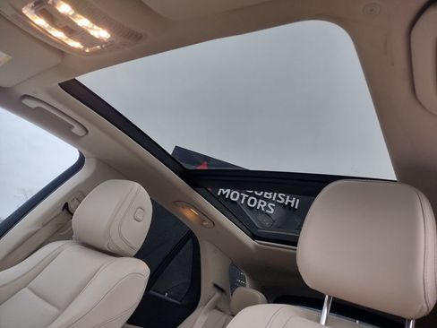 Used 2022 Mercedes-Benz GLE 350 4MATIC w/ Premium Package image 5