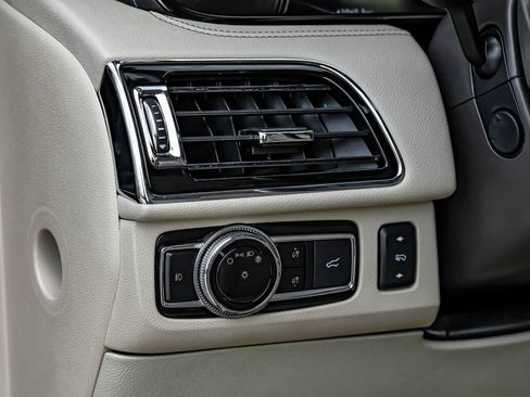 Used 2020 Lincoln Navigator L Reserve w/ Equipment Group 208A Reserve AWD/4WD image 36