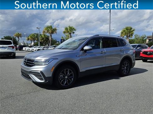 Used 2024 Volkswagen Tiguan SE image 1