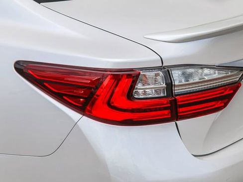 Used 2018 Lexus ES 350 w/ Navigation System Package FWD image 10