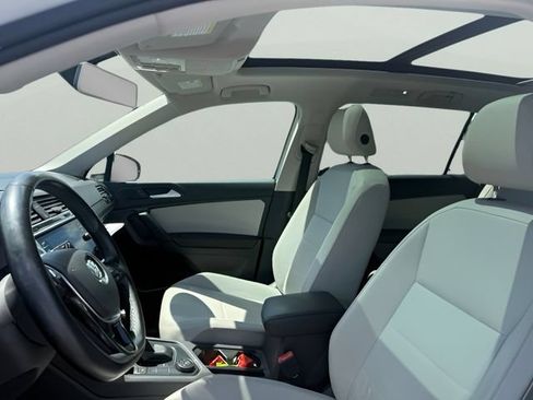 Used 2019 Volkswagen Tiguan SE w/ Panoramic Sunroof Package AWD/4WD image 11