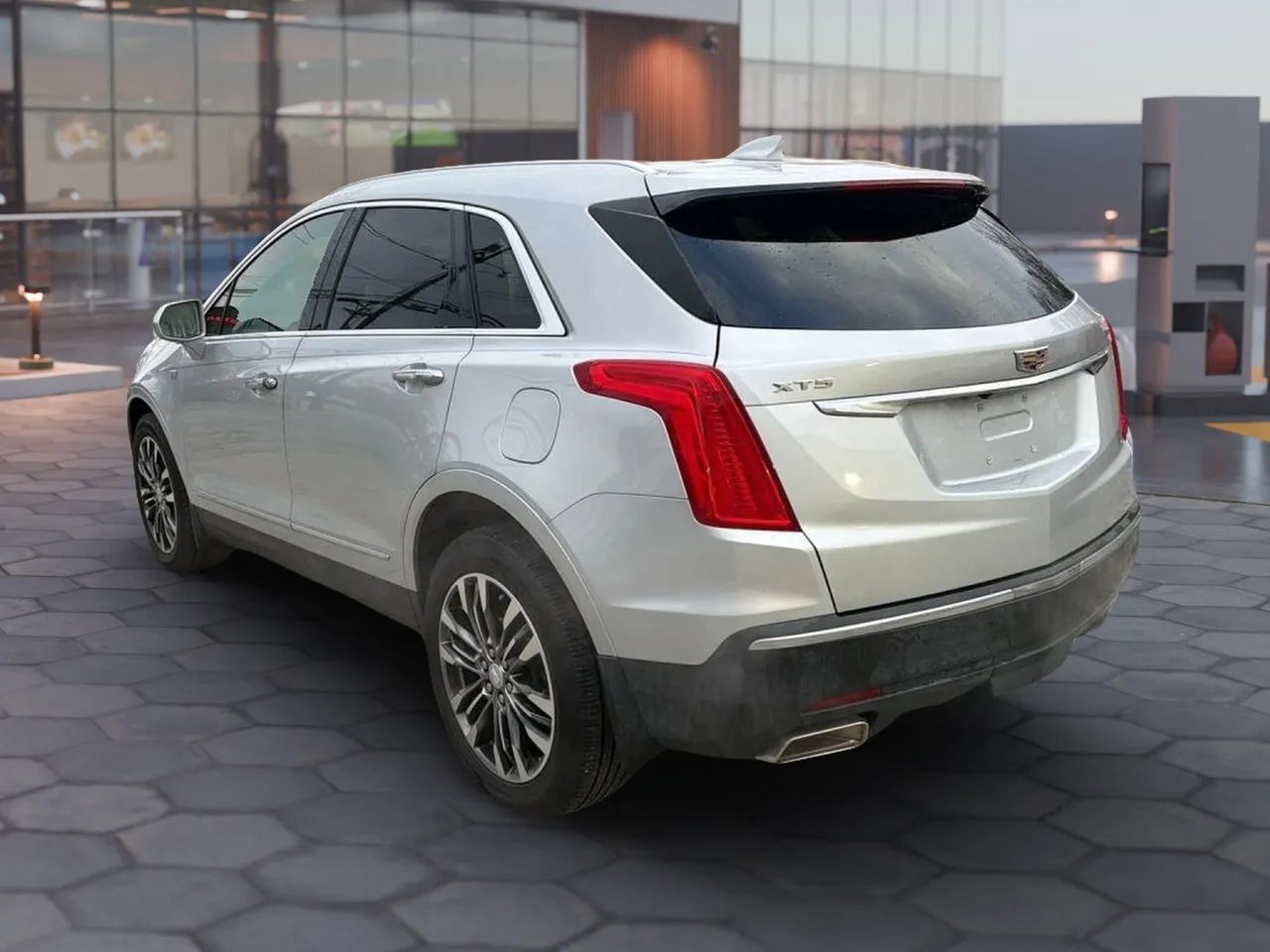 Used 2017 Cadillac XT5 Premium Luxury FWD image 7