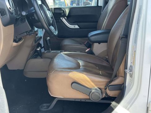 Used 2016 Jeep Wrangler Unlimited Sahara image 14