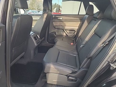 Used 2021 Volkswagen Atlas Cross Sport SE image 16